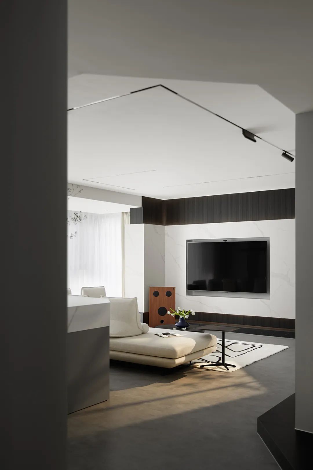 小兩口住躍層還能裝出溫度？細(xì)節(jié)精準(zhǔn)把控詮釋大而不空