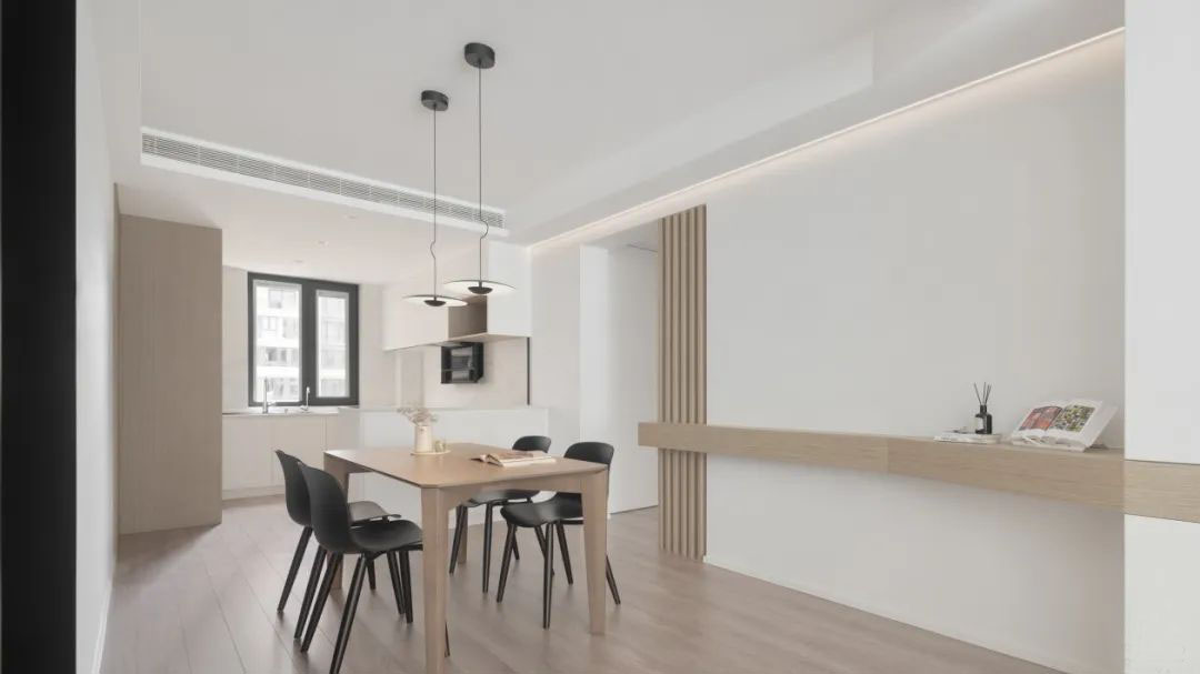 工作如此繁雜，居家何不簡單一些？三口之家的極簡美宅