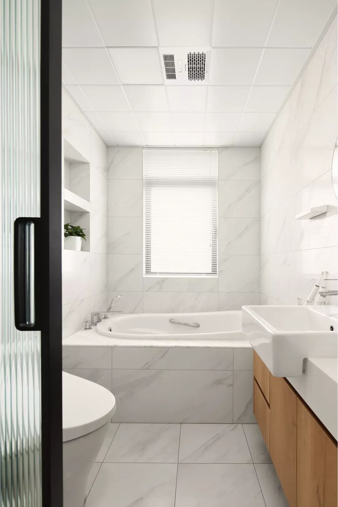 拒絕樣板間！黑胡桃的美學(xué)嘗試，體驗(yàn)深邃日式溫柔