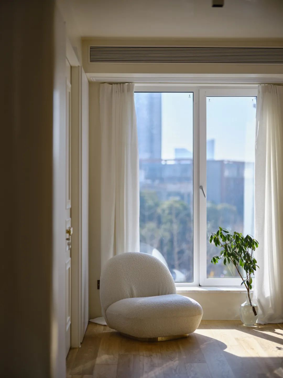 溫潤奶油風~無用隔墻應拆盡拆，宅家盡享“日月同輝”