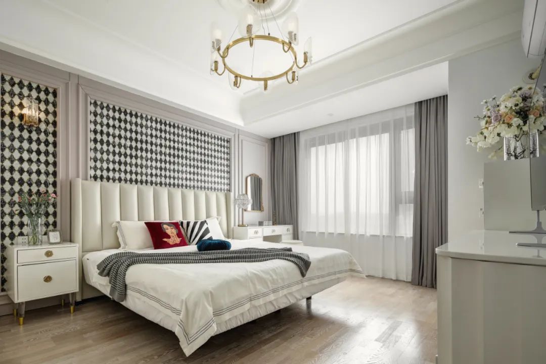 繁復裝飾也能和而不亂？看看她家，成全你的小資自由