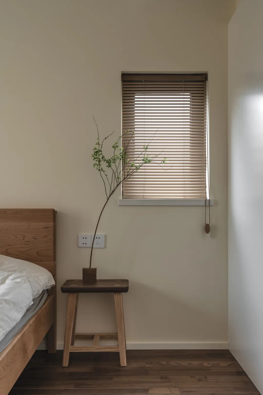 三代同堂居家新寵，原木家具配暖白硬裝，將溫馨進行到底