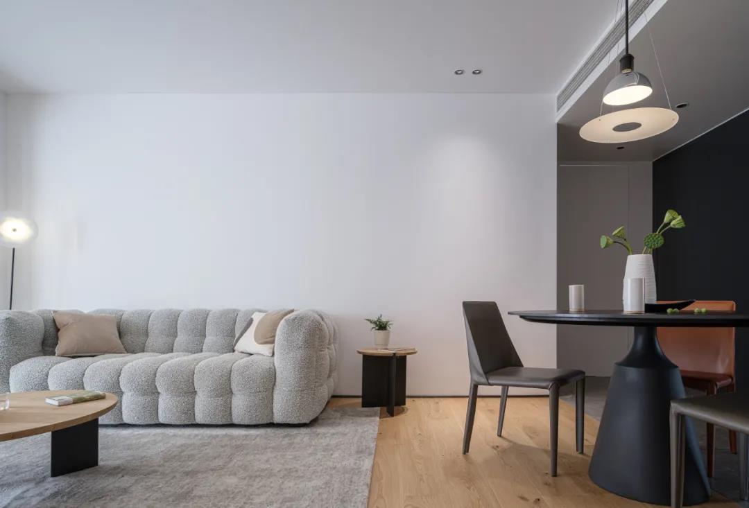 空間規劃師丨色彩層次映射功能變化，刪繁就簡的輕盈自宅