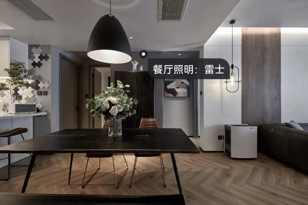 全屋通鋪魚骨紋、幾何分割裝飾墻，LDK的正確打開方式