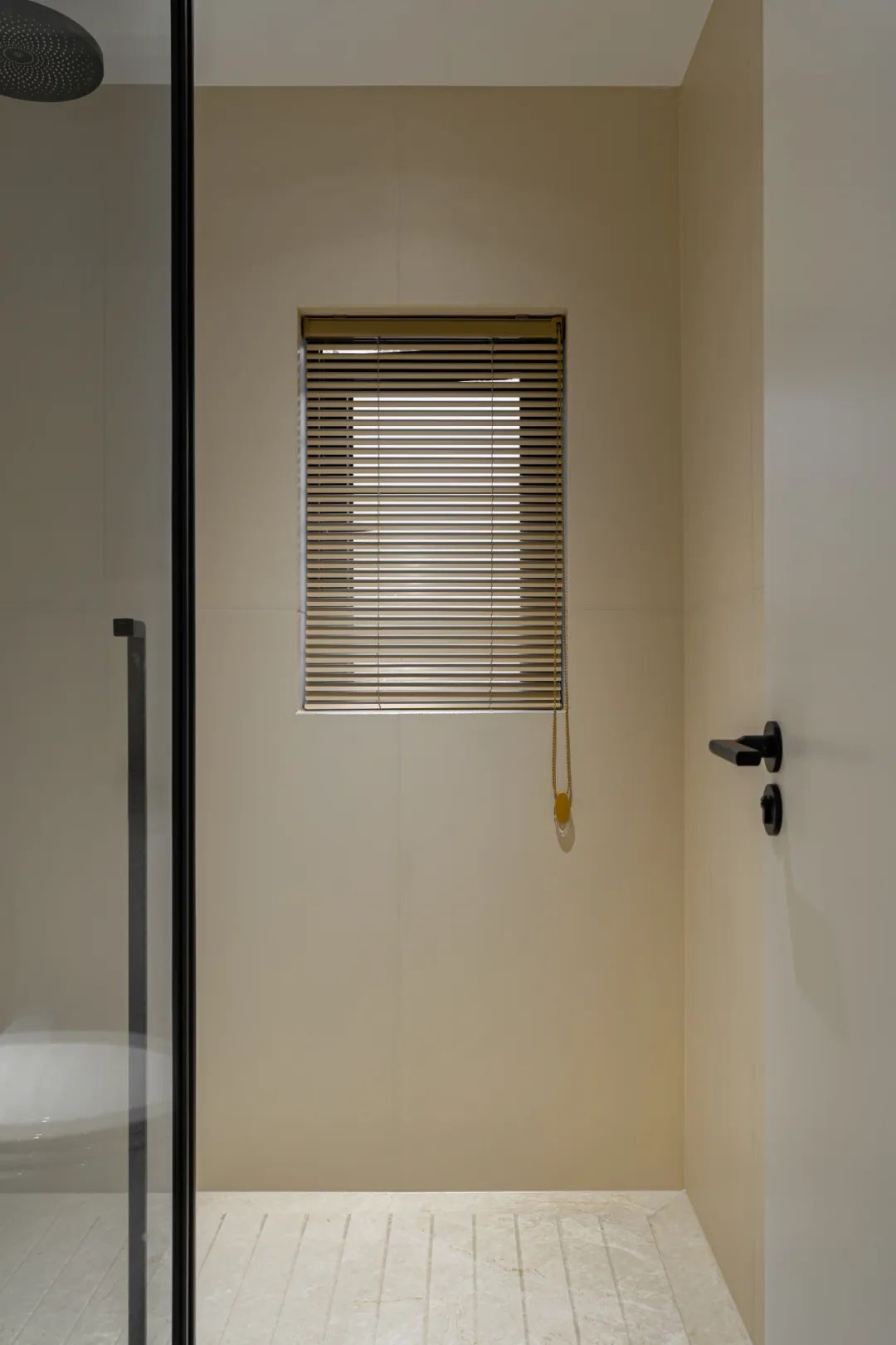 三代同堂居家新寵，原木家具配暖白硬裝，將溫馨進行到底