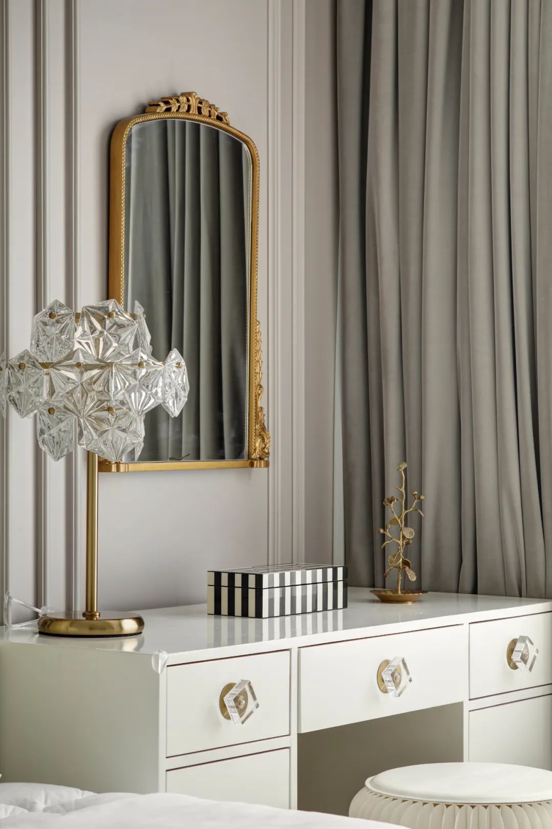 繁復裝飾也能和而不亂？看看她家，成全你的小資自由