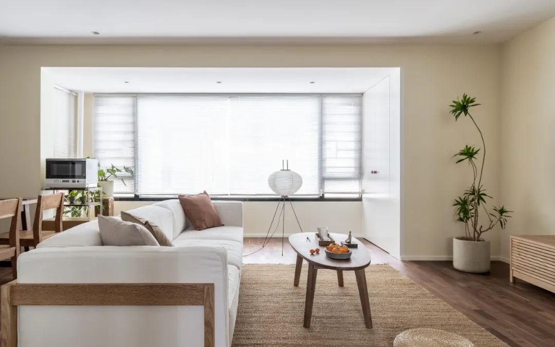 三代同堂居家新寵，原木家具配暖白硬裝，將溫馨進行到底