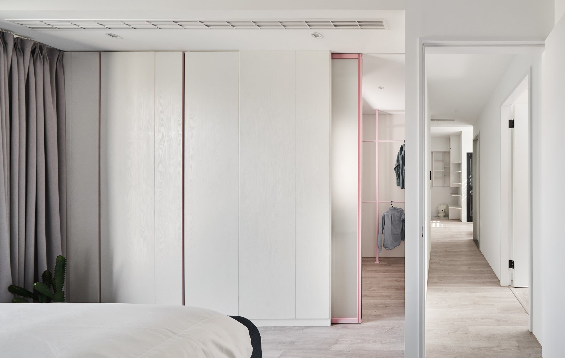 藏青+素胚，國粹配色融入現代家裝，好一個天青色等煙雨