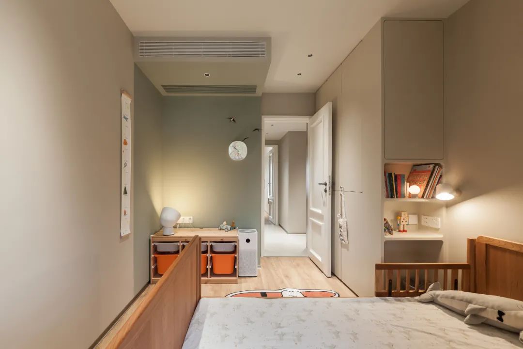 潮酷爸媽帶娃記，輕復(fù)古宅一鏡到底，影音房也沒放過