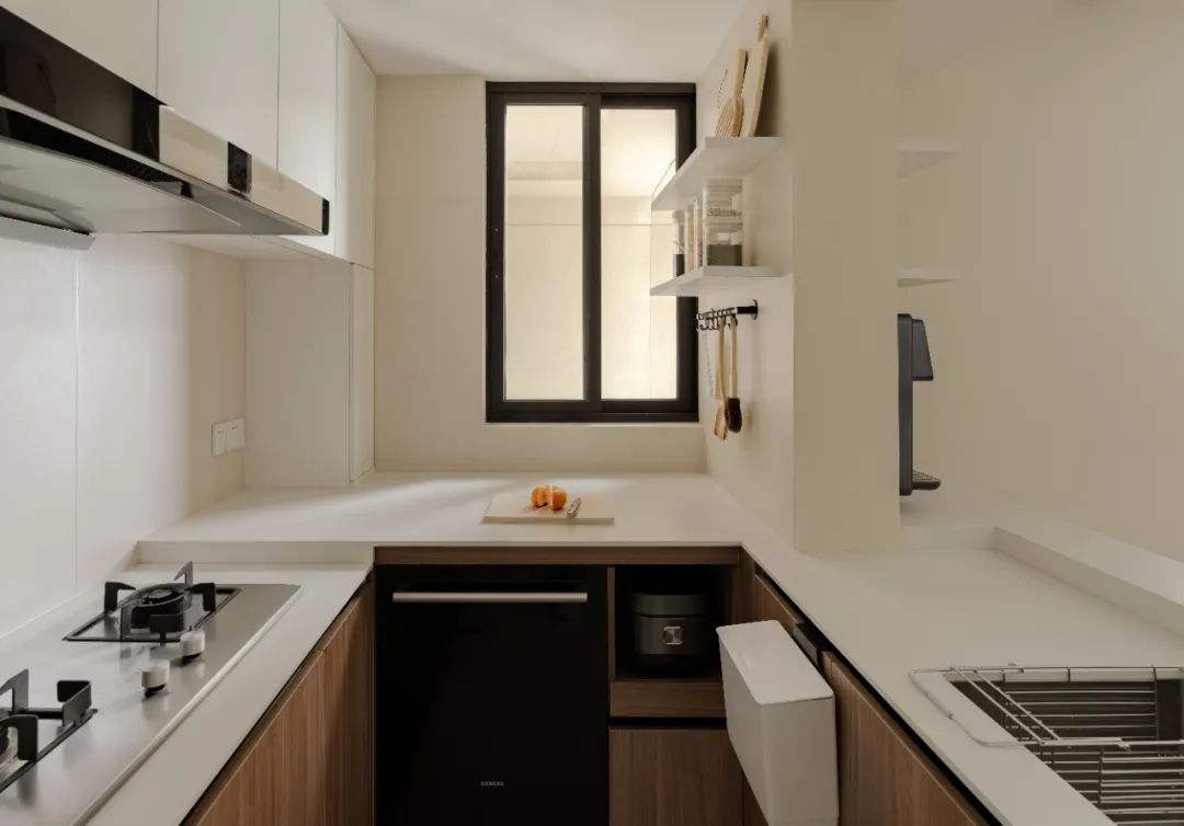 三代同堂居家新寵，原木家具配暖白硬裝，將溫馨進行到底