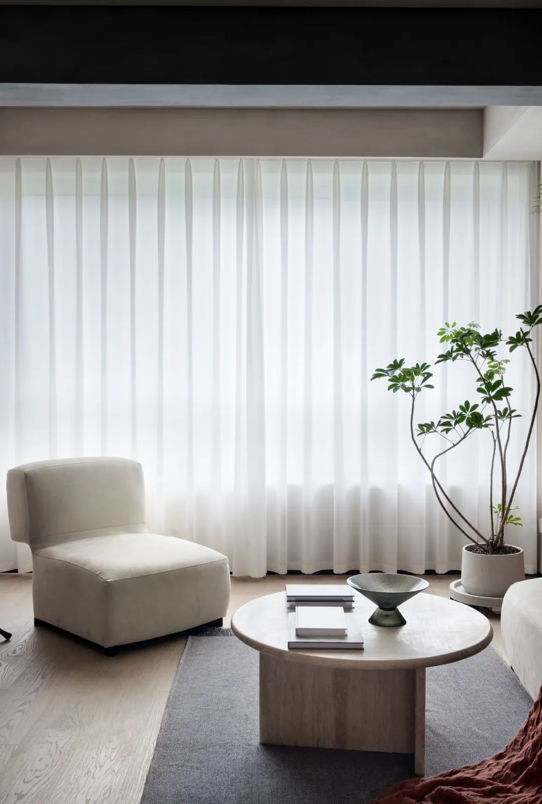 還在通刷大白墻？打破束縛的微水泥，中古家具的官宣底襯