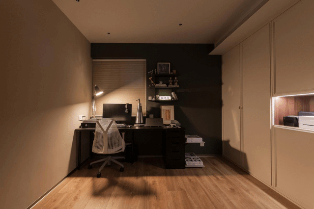 潮酷爸媽帶娃記，輕復(fù)古宅一鏡到底，影音房也沒放過