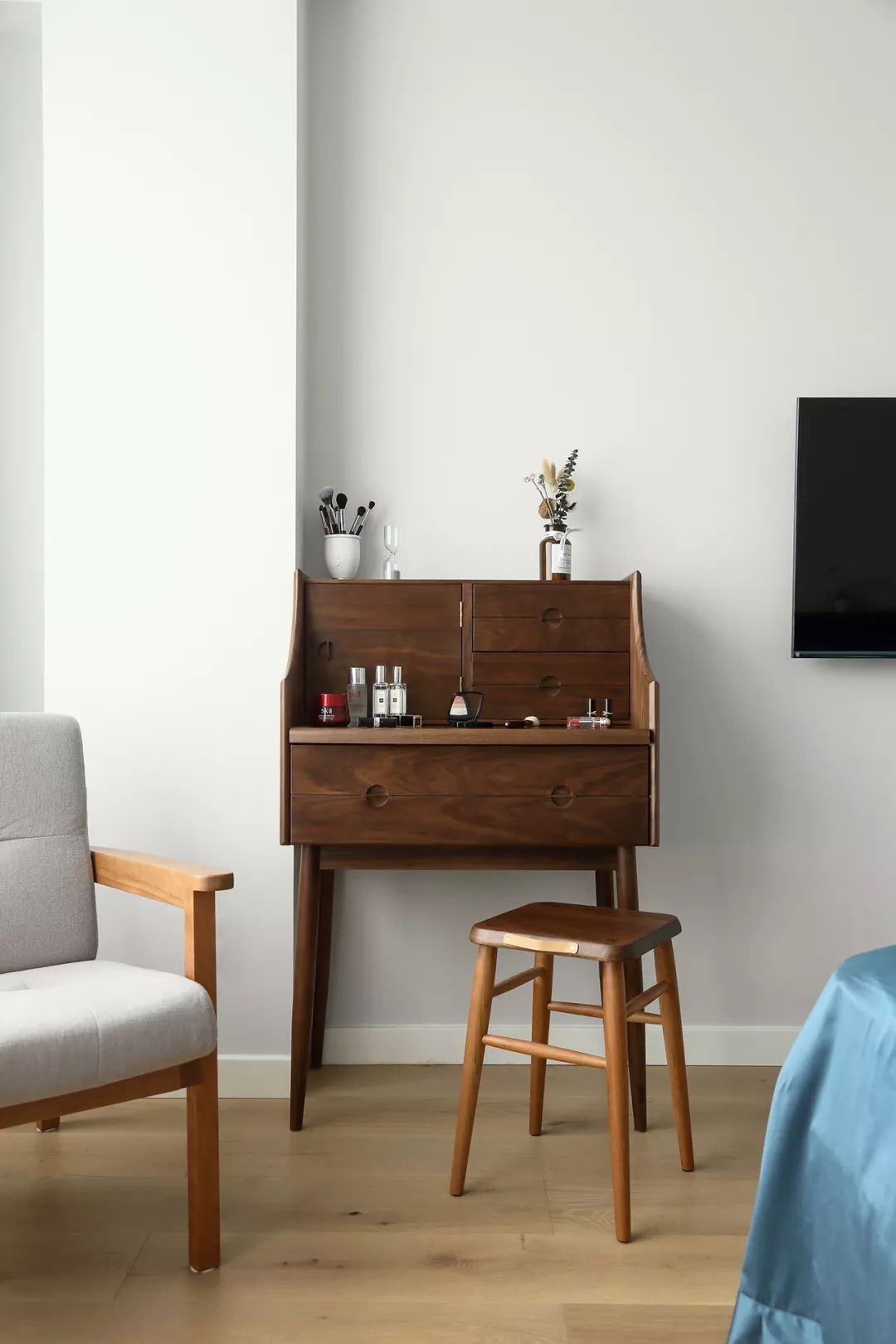 拒絕樣板間！黑胡桃的美學(xué)嘗試，體驗(yàn)深邃日式溫柔