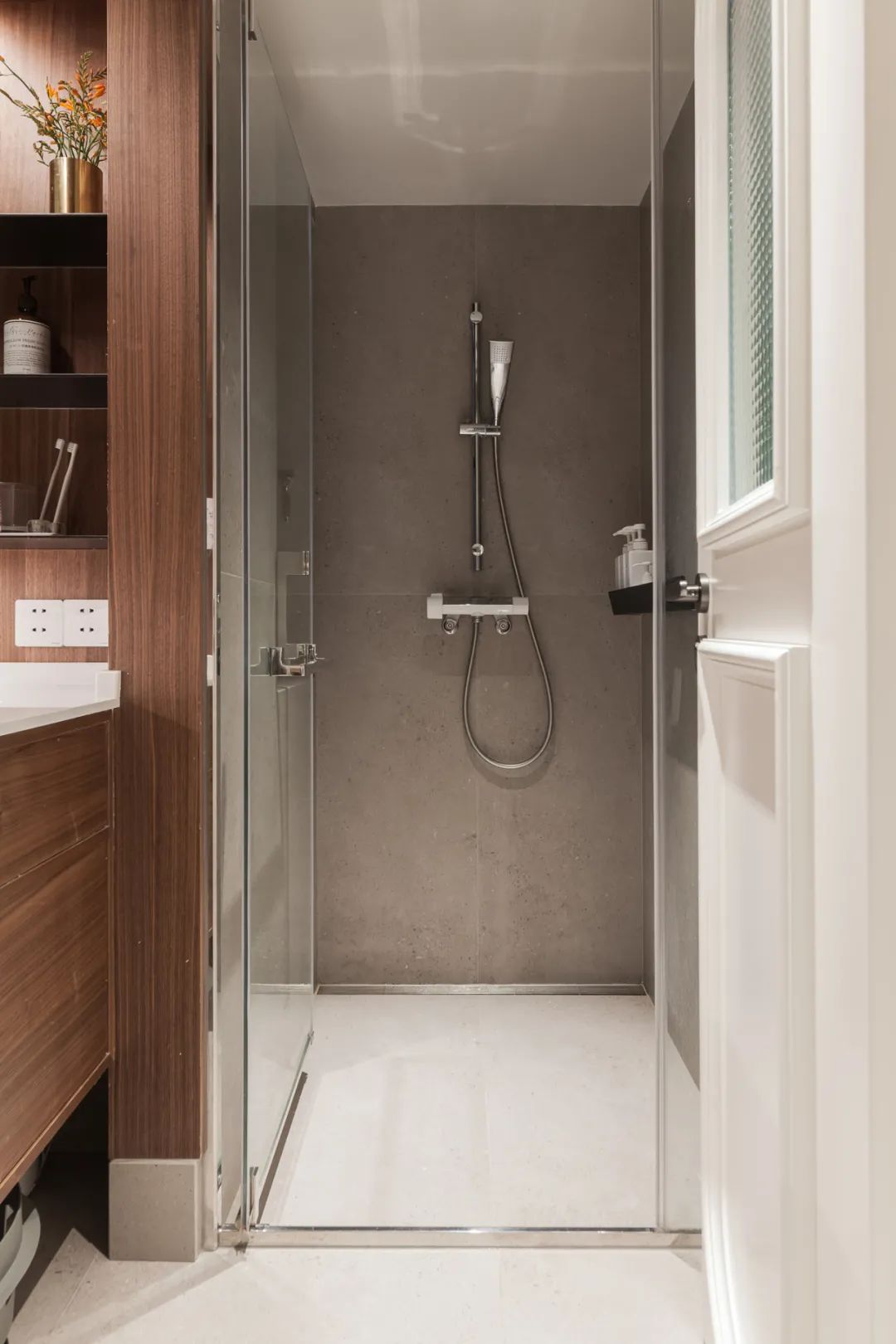 潮酷爸媽帶娃記，輕復(fù)古宅一鏡到底，影音房也沒放過