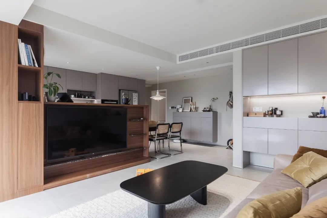 潮酷爸媽帶娃記，輕復(fù)古宅一鏡到底，影音房也沒放過