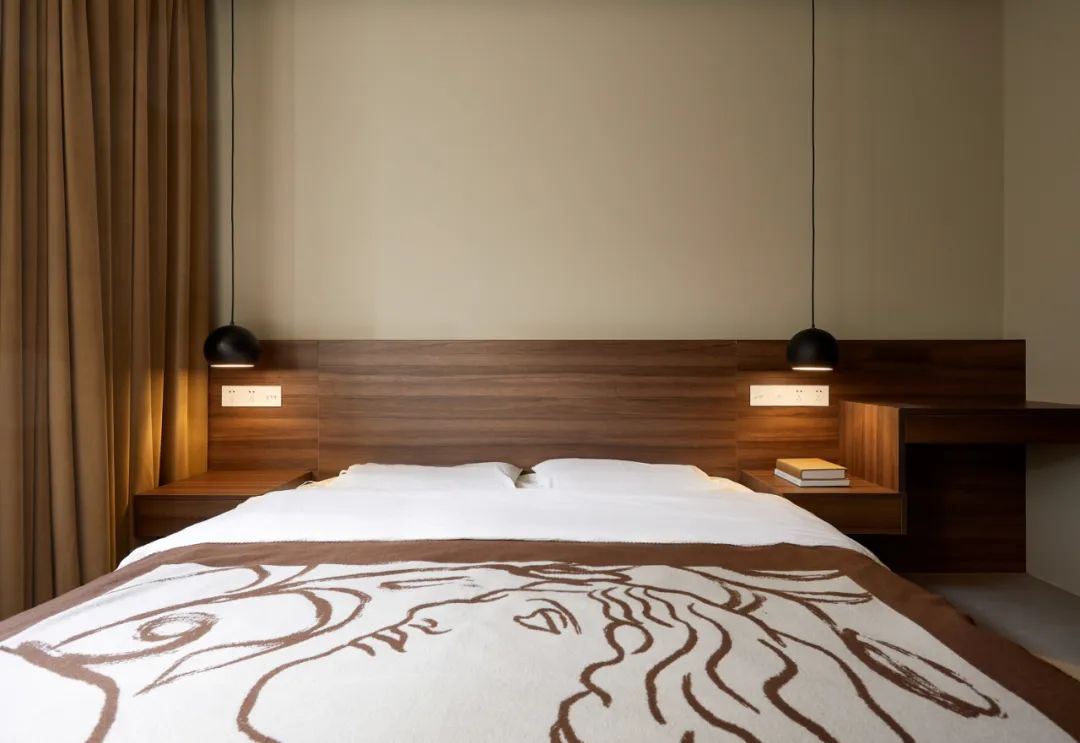 氛圍捕手丨前沿家私搭配時尚布設(shè)，渲染美女警察ins風(fēng)美宅