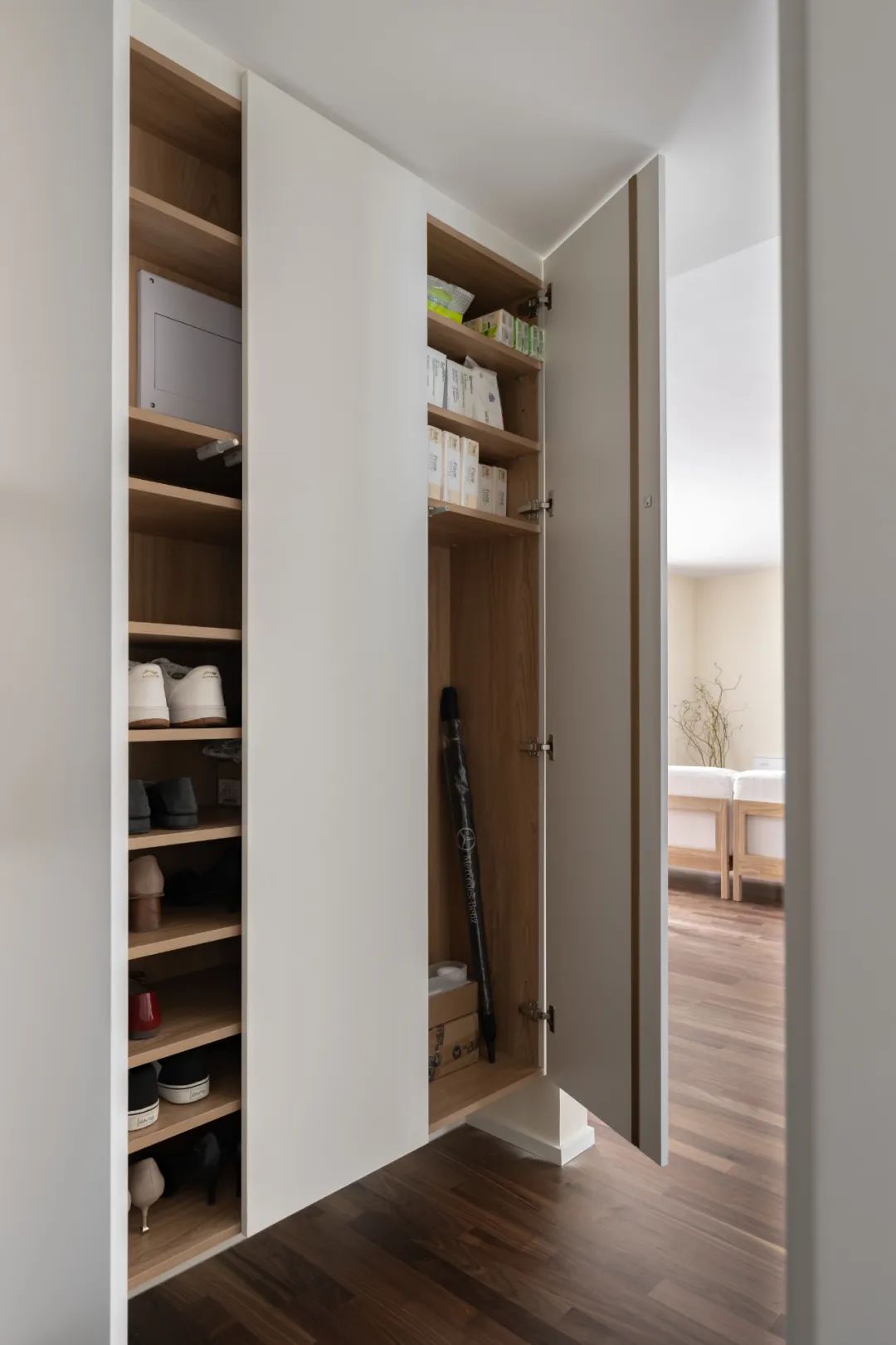 三代同堂居家新寵，原木家具配暖白硬裝，將溫馨進行到底