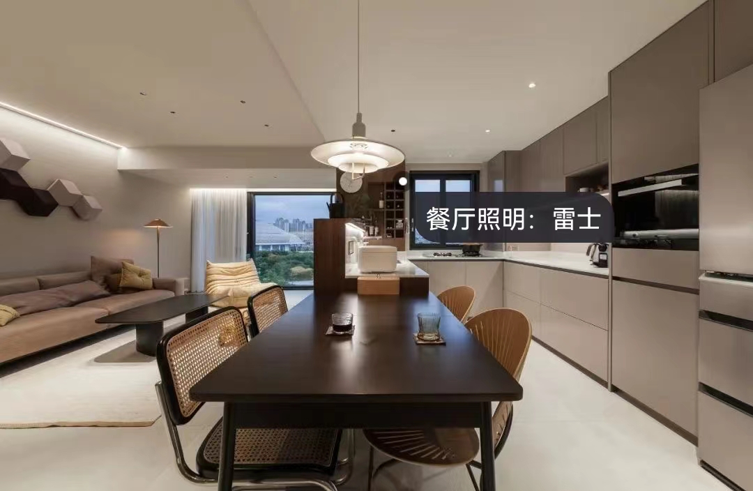 潮酷爸媽帶娃記，輕復(fù)古宅一鏡到底，影音房也沒放過