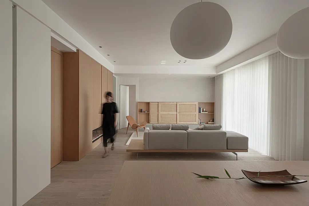 超大浴缸套間+休閑書房+獨立視聽室，人均80平的快樂！