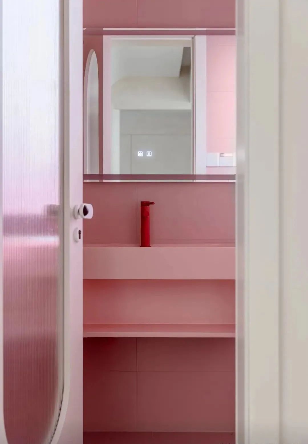 來一支草莓味的“冰激凌”，走進藝術總監(jiān)的侘寂之家