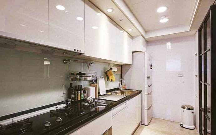 “方盒子里的平行宇宙”奶咖撞復古，時尚有深度