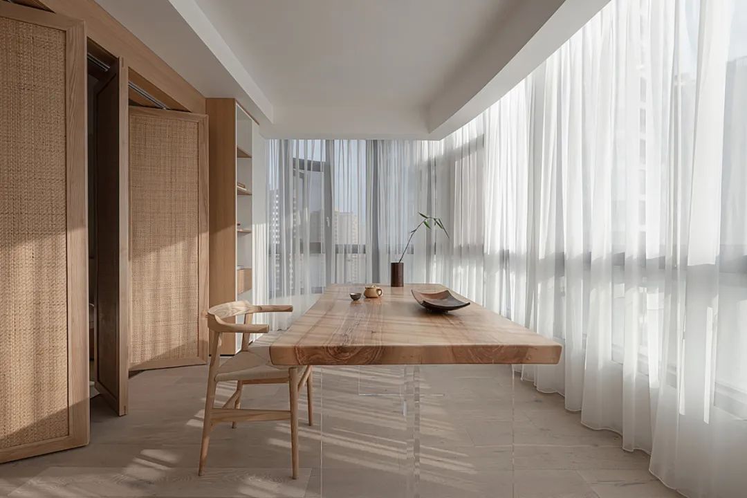 超大浴缸套間+休閑書房+獨立視聽室，人均80平的快樂！