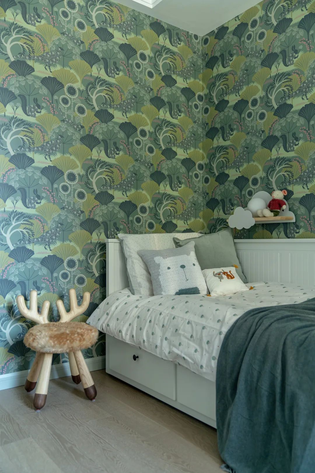 “方盒子里的平行宇宙”奶咖撞復古，時尚有深度