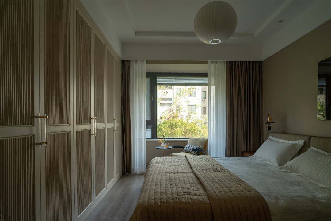 “方盒子里的平行宇宙”奶咖撞復古，時尚有深度