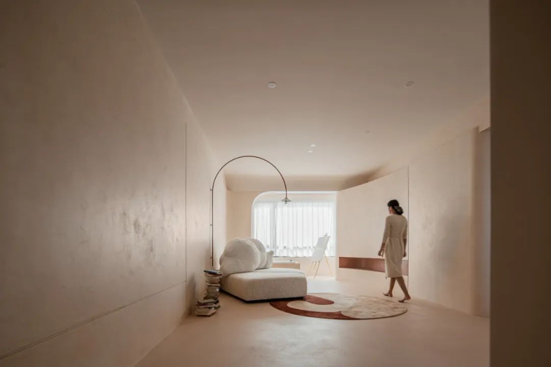 來一支草莓味的“冰激凌”，走進藝術總監(jiān)的侘寂之家