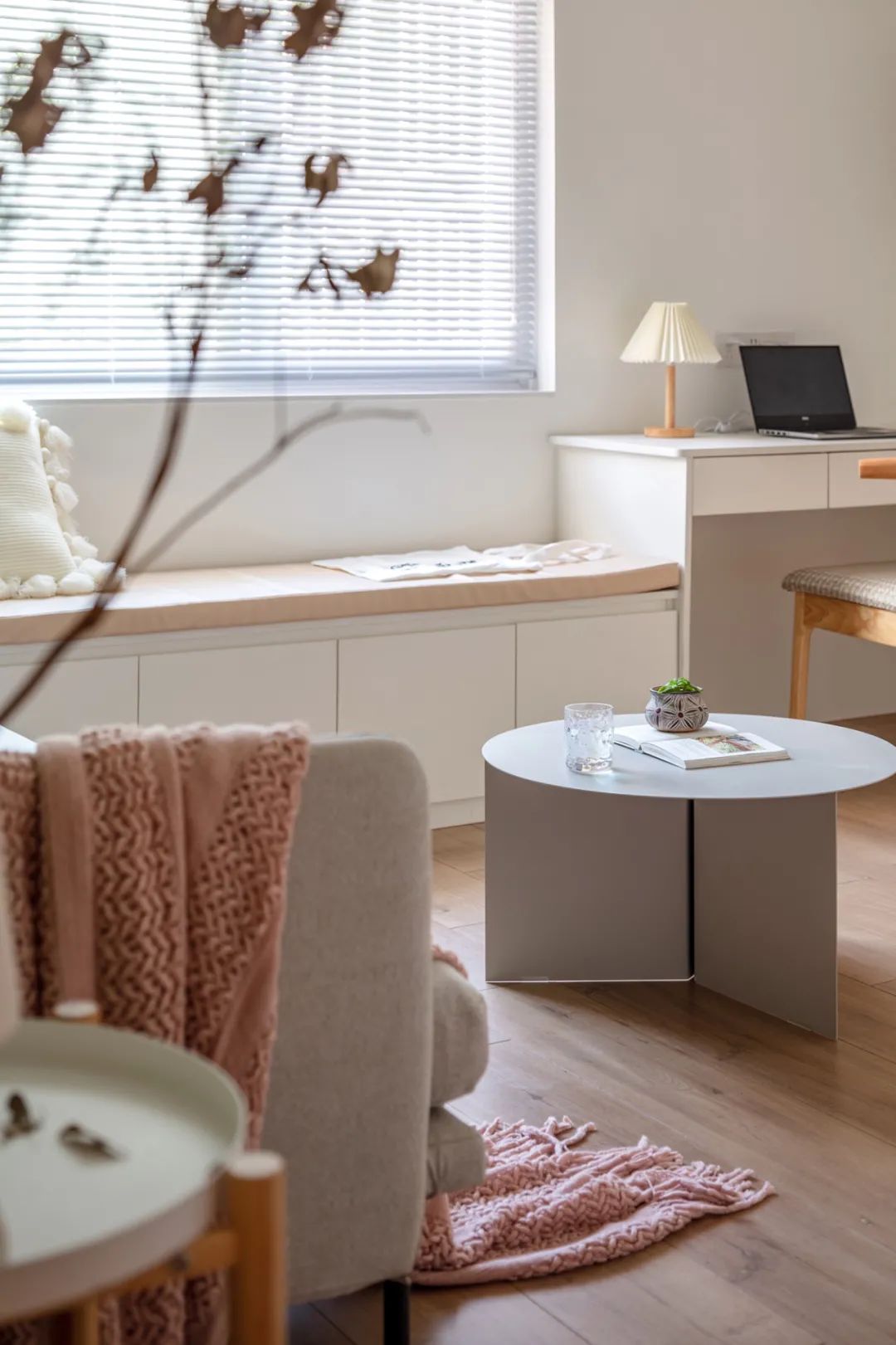 85㎡塞進多功能客廳，異戶型變成充滿巧思的北歐小家