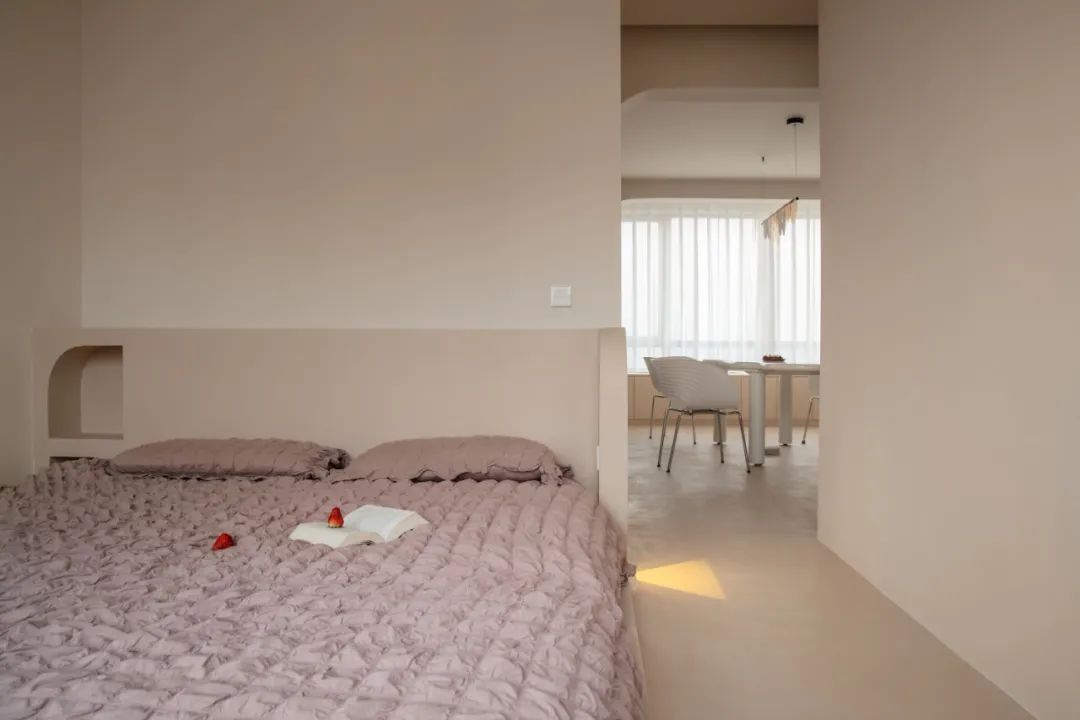 來一支草莓味的“冰激凌”，走進藝術總監(jiān)的侘寂之家