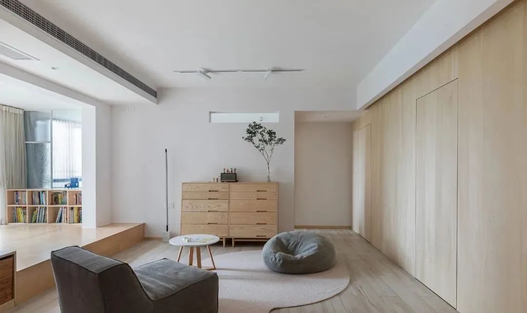 電影里走出のMUJI風自用宅，家庭閱讀區(qū)+強收納，快抄作業(yè)~