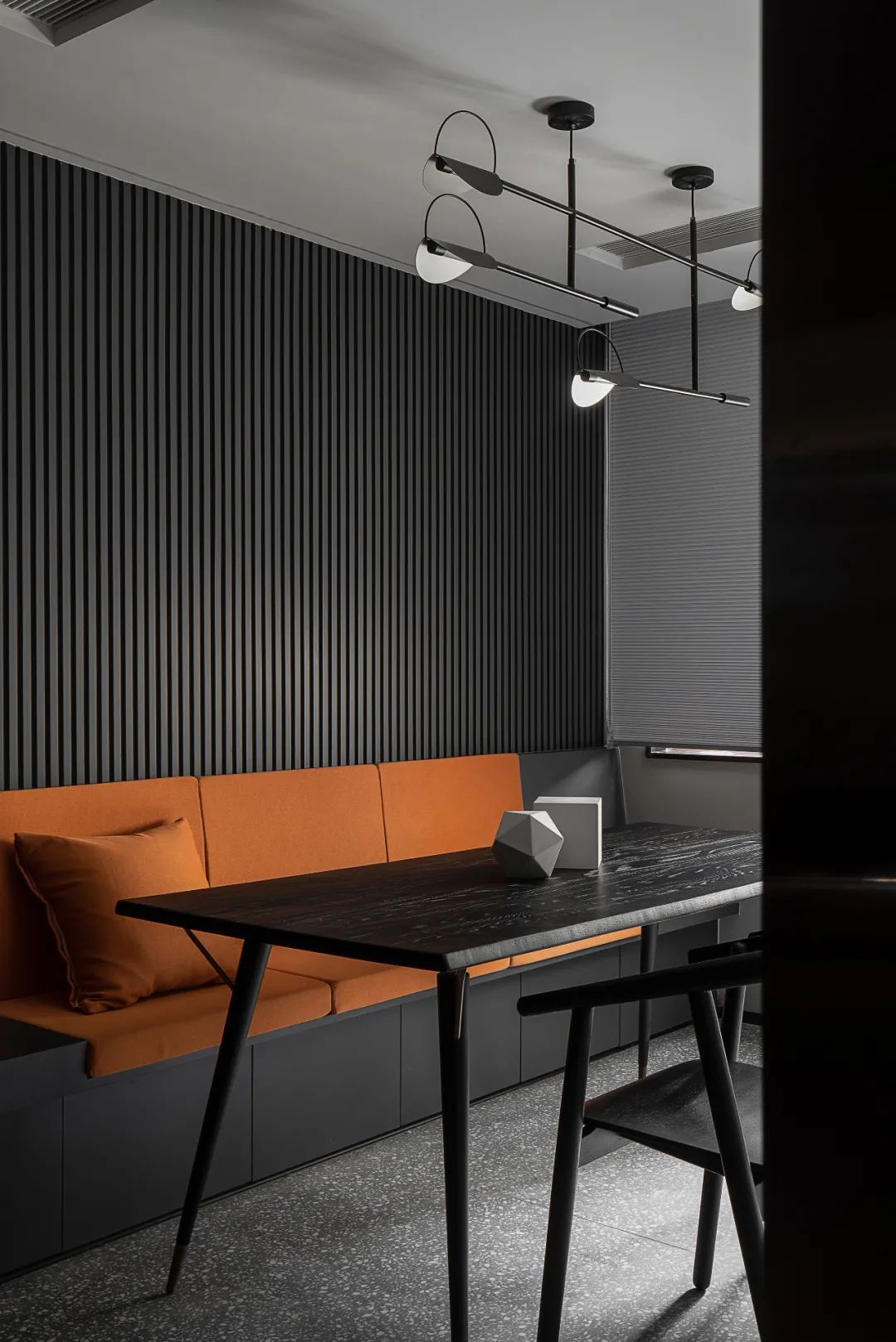 一家5口如何審美一致？他家刷成愛(ài)馬仕橙，房?jī)r(jià)都漲了