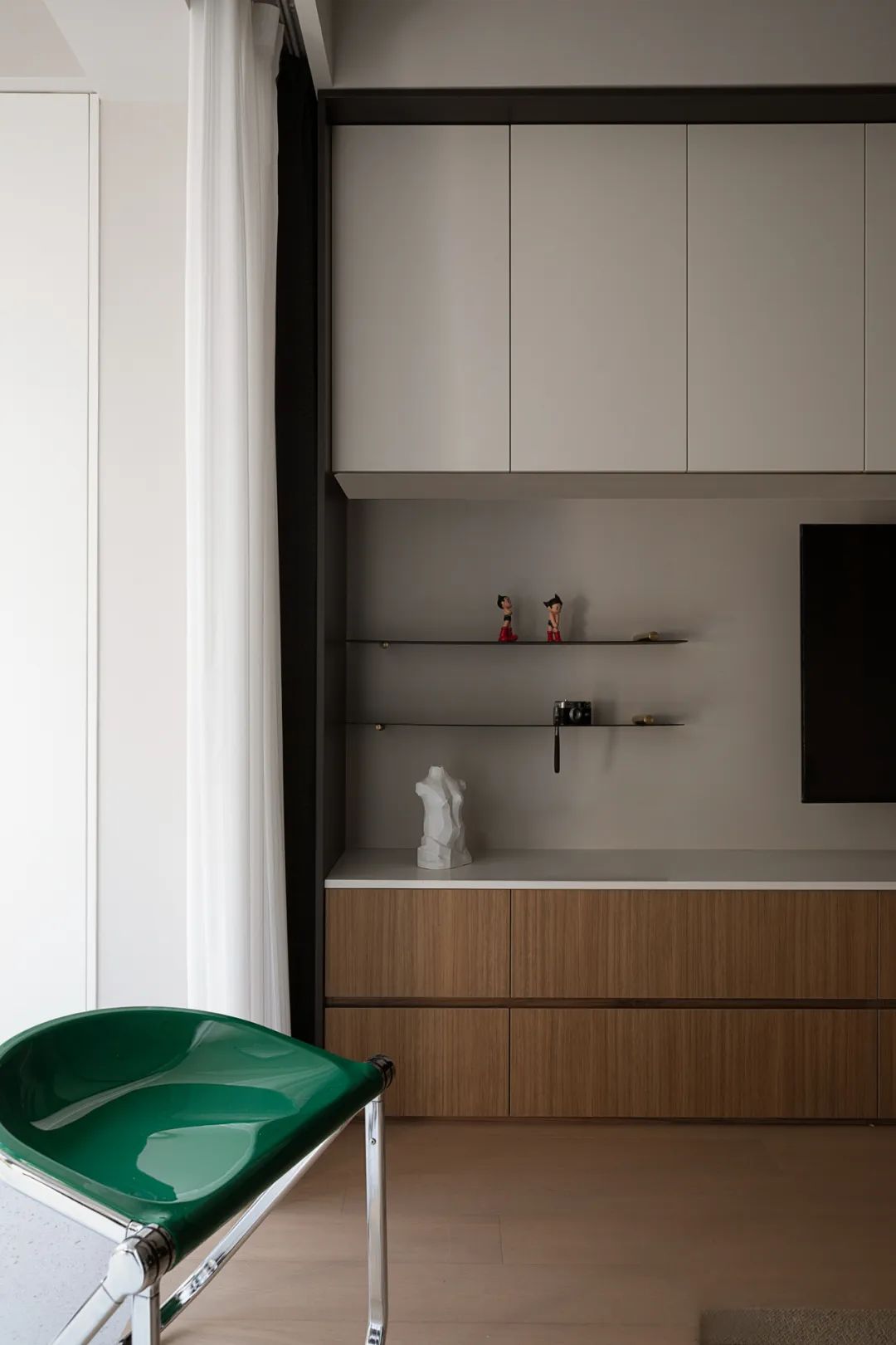 90后美女獨(dú)居小宅摩登又時(shí)尚，復(fù)古配飾真“熱鬧”