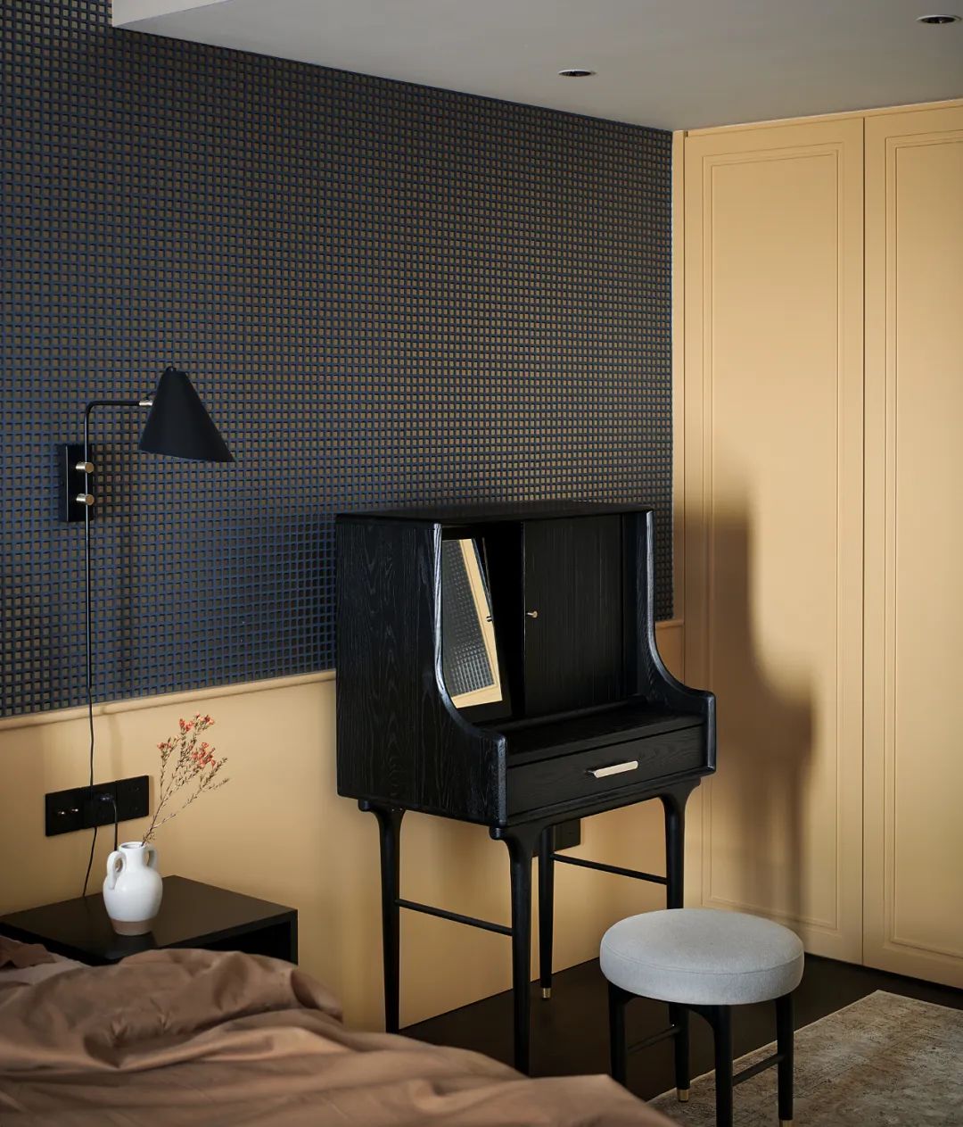 復古風可以有多存粹？中古家具+經典撞色，一鍵穿越