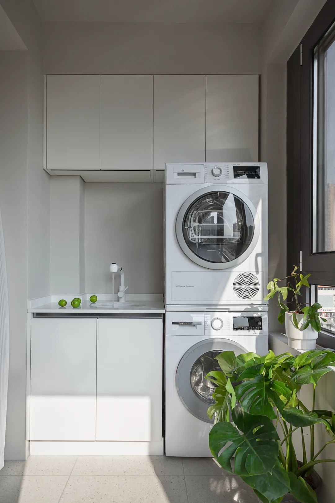 90后美女獨(dú)居小宅摩登又時(shí)尚，復(fù)古配飾真“熱鬧”