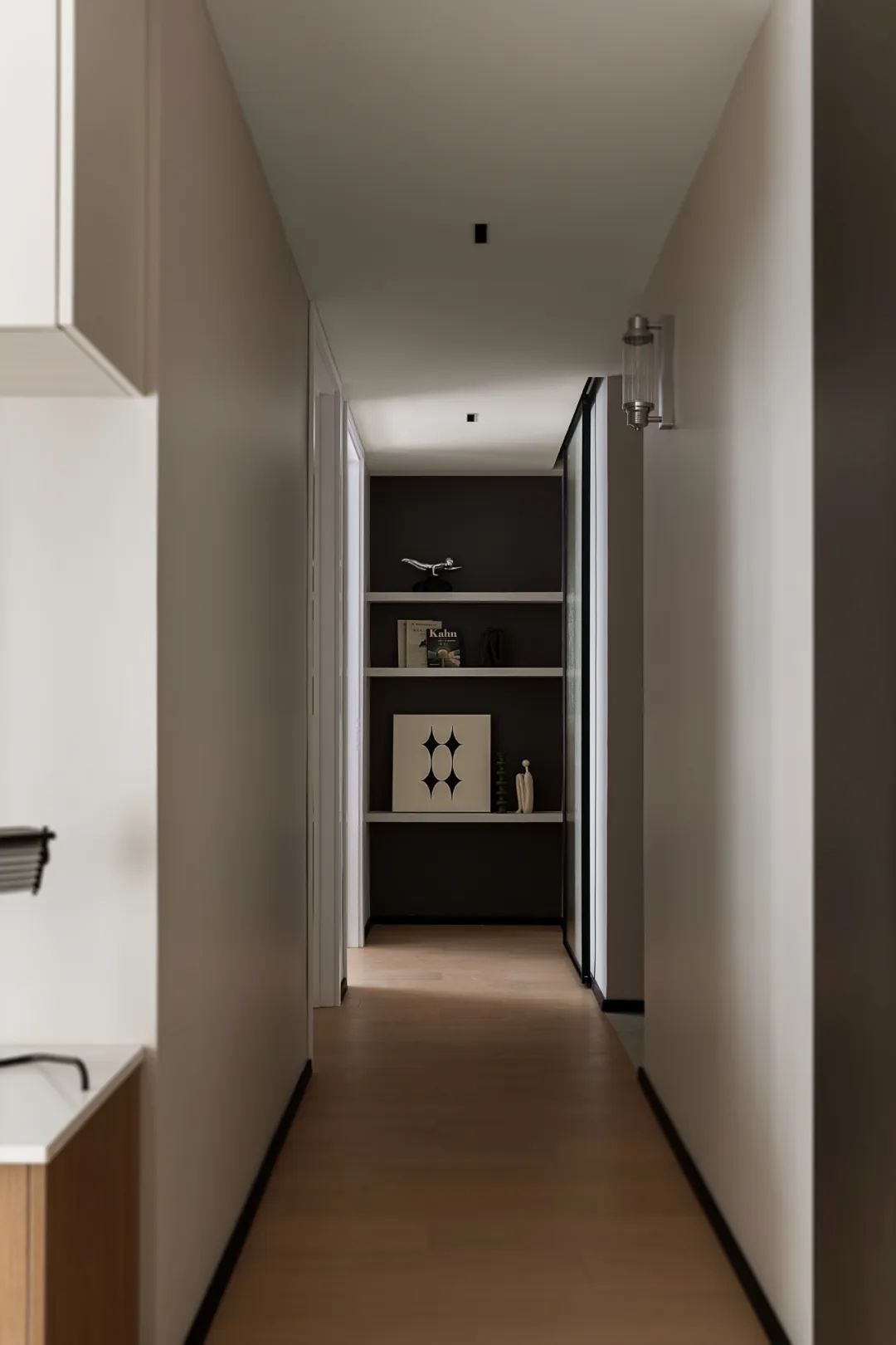 90后美女獨(dú)居小宅摩登又時(shí)尚，復(fù)古配飾真“熱鬧”