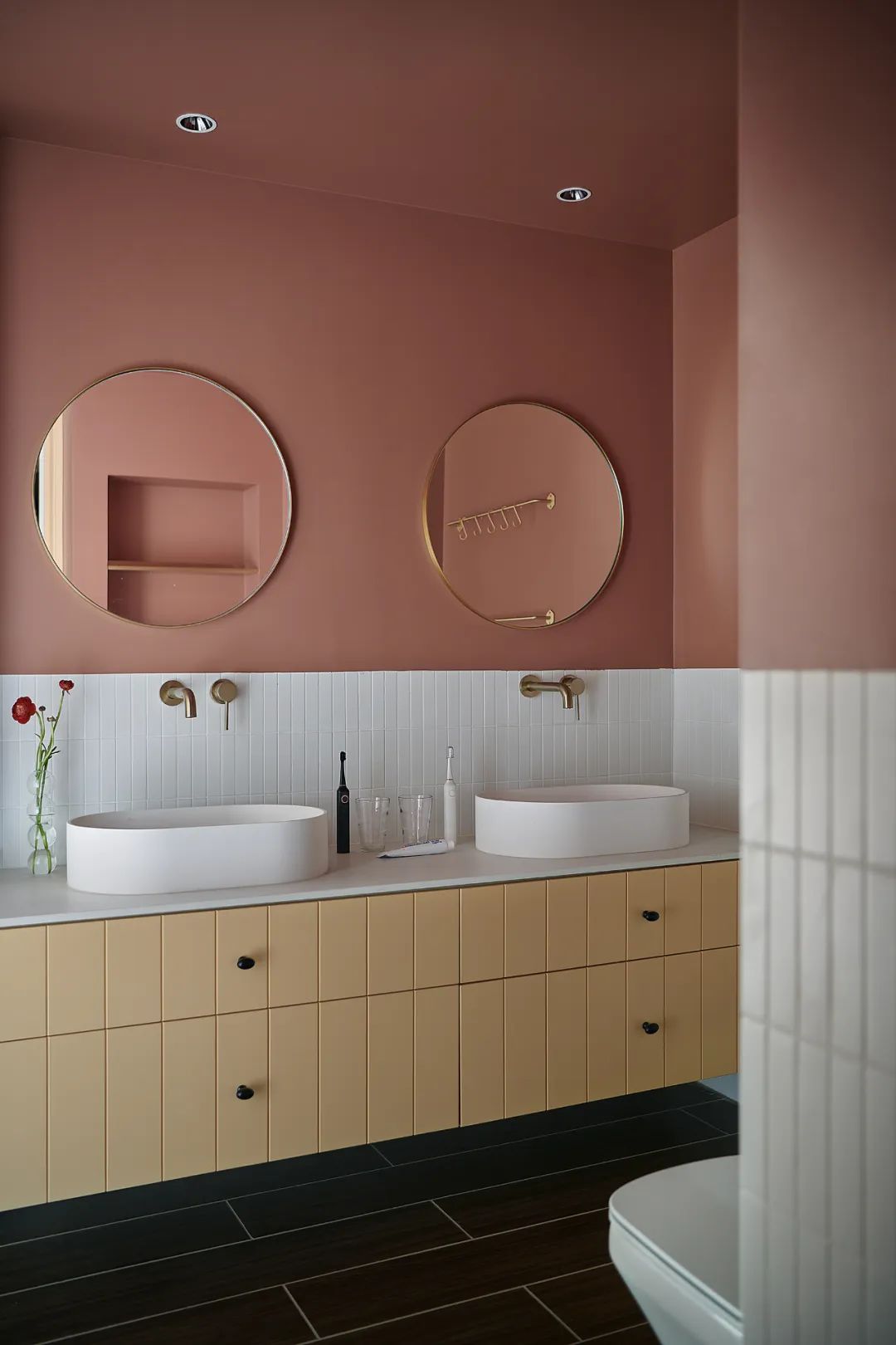 復古風可以有多存粹？中古家具+經典撞色，一鍵穿越