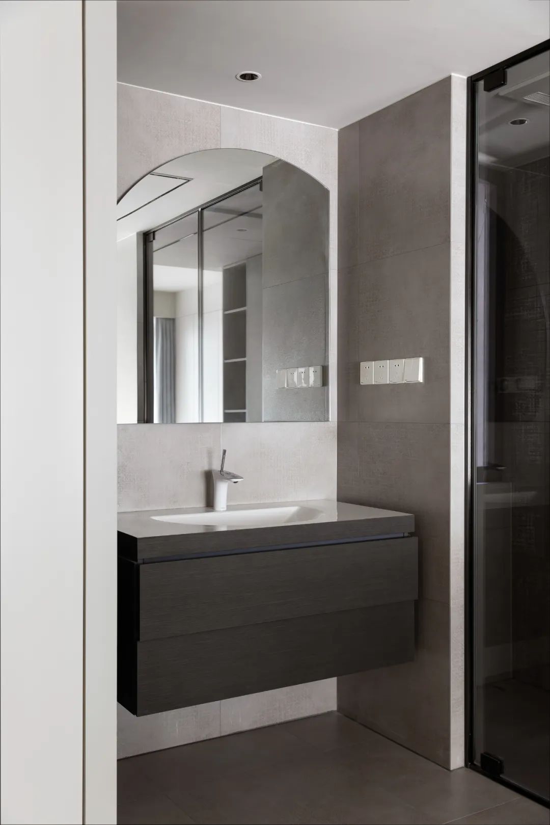 三代同堂坐擁中西式廚房+滑梯兒童房，看完我想住進去