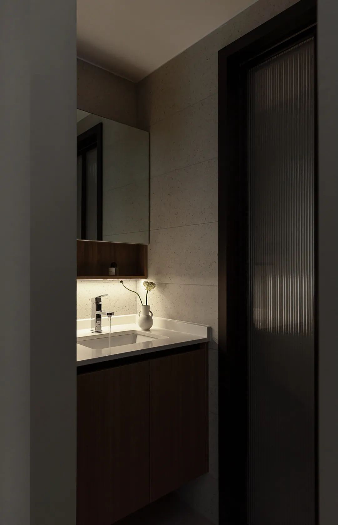 90后美女獨(dú)居小宅摩登又時(shí)尚，復(fù)古配飾真“熱鬧”