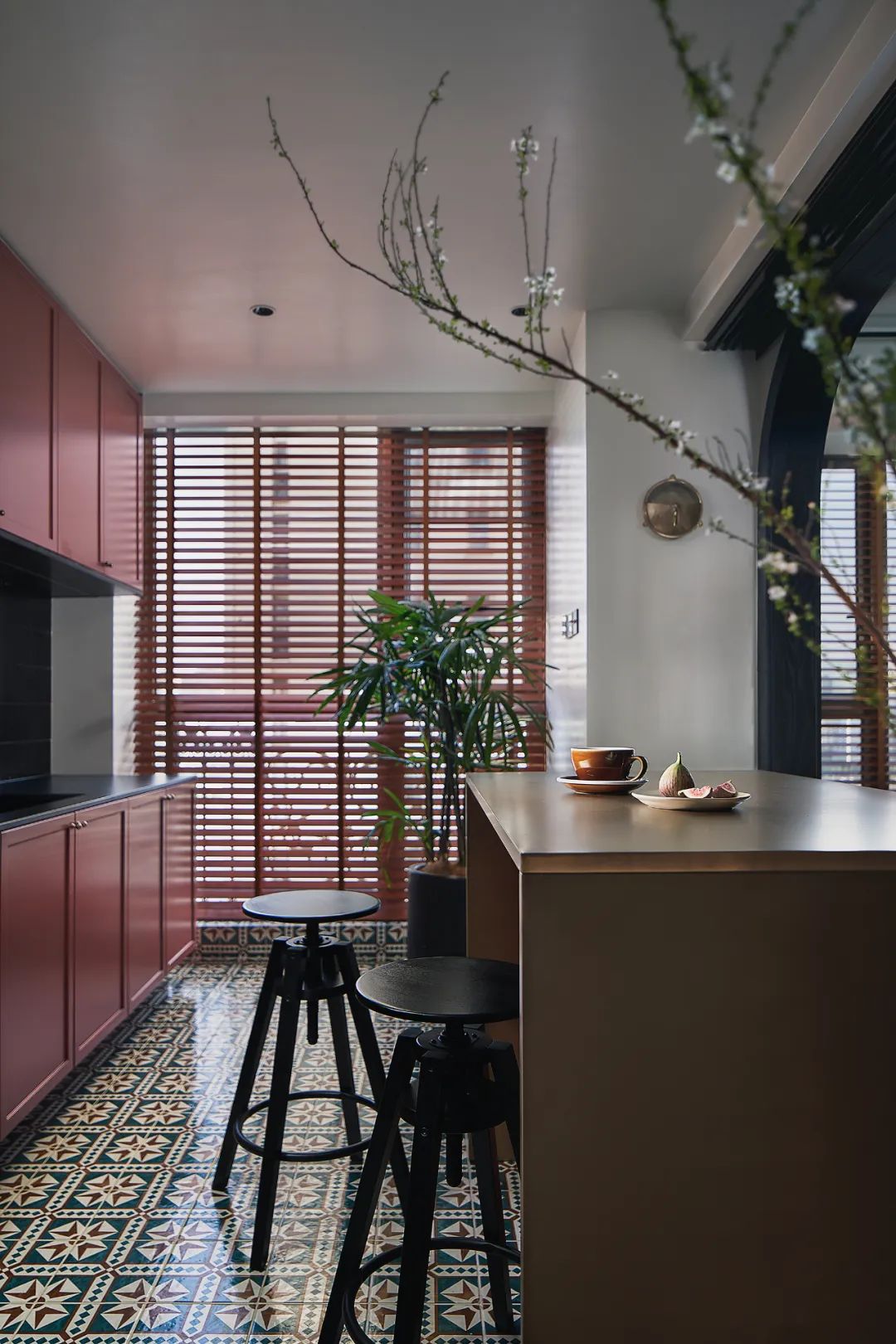 復古風可以有多存粹？中古家具+經典撞色，一鍵穿越