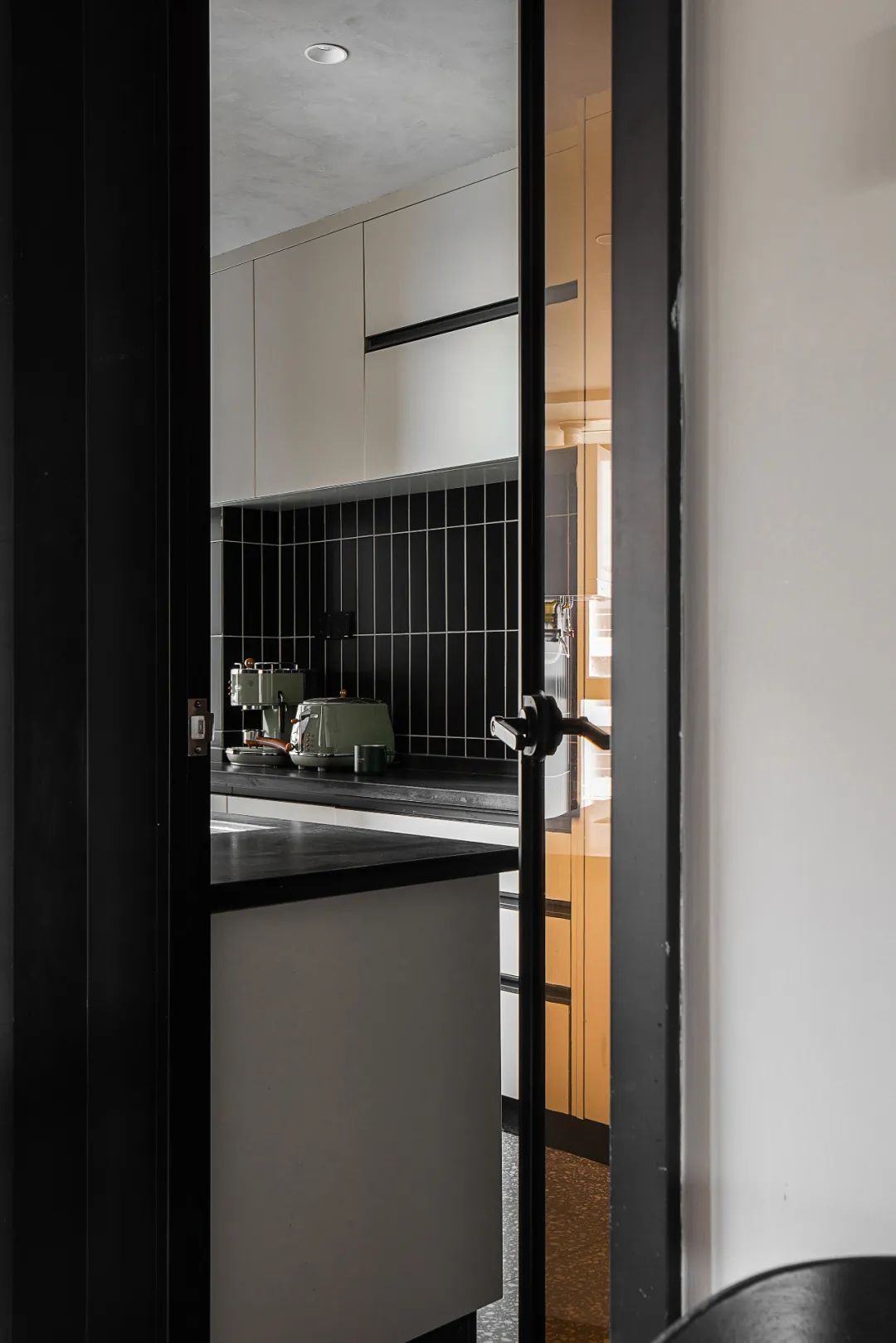 一家5口如何審美一致？他家刷成愛(ài)馬仕橙，房?jī)r(jià)都漲了