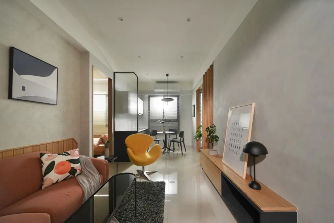 原木、鐵藝、莫蘭迪，美女律師住出獨(dú)居精彩