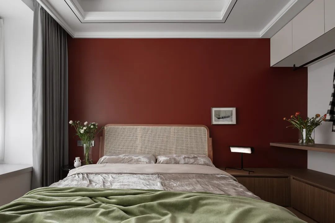 90后美女獨(dú)居小宅摩登又時(shí)尚，復(fù)古配飾真“熱鬧”