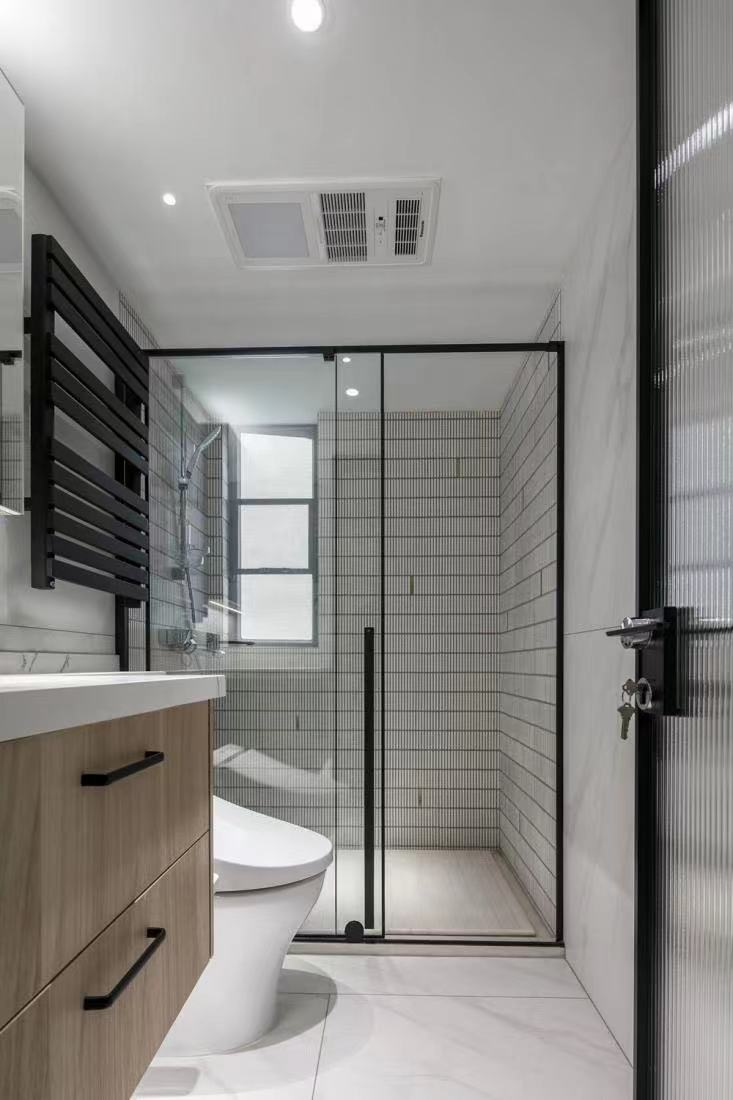 這套房子目前主要是我和老公兩個人住，三居對于未來的我們來說是剛需，希望舒適和簡約的同時不失溫馨與實用