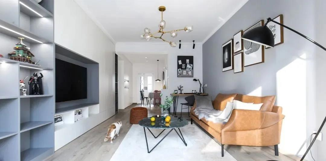 小兩口看婚房，男友嫌棄老破小，裝完后他傻眼了