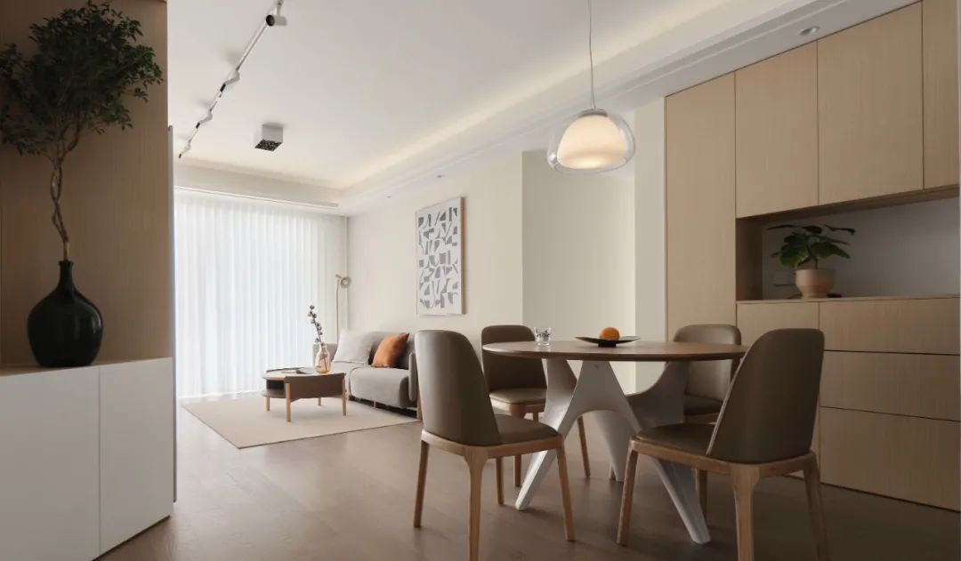 這套房子目前主要是我和老公兩個人住，三居對于未來的我們來說是剛需，希望舒適和簡約的同時不失溫馨與實用