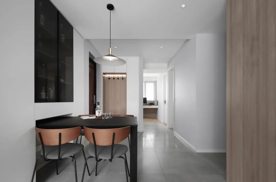 美女?dāng)z影師實(shí)力自寵，黑白灰小宅又美又溫柔，絕絕子～