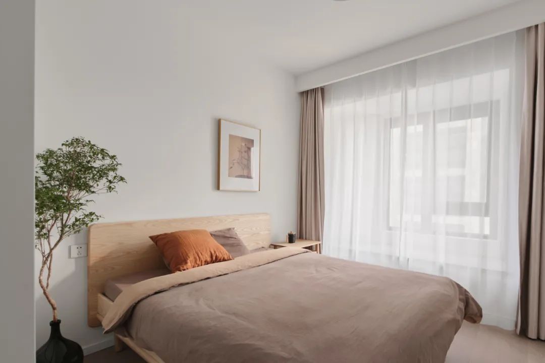 這套房子目前主要是我和老公兩個人住，三居對于未來的我們來說是剛需，希望舒適和簡約的同時不失溫馨與實用