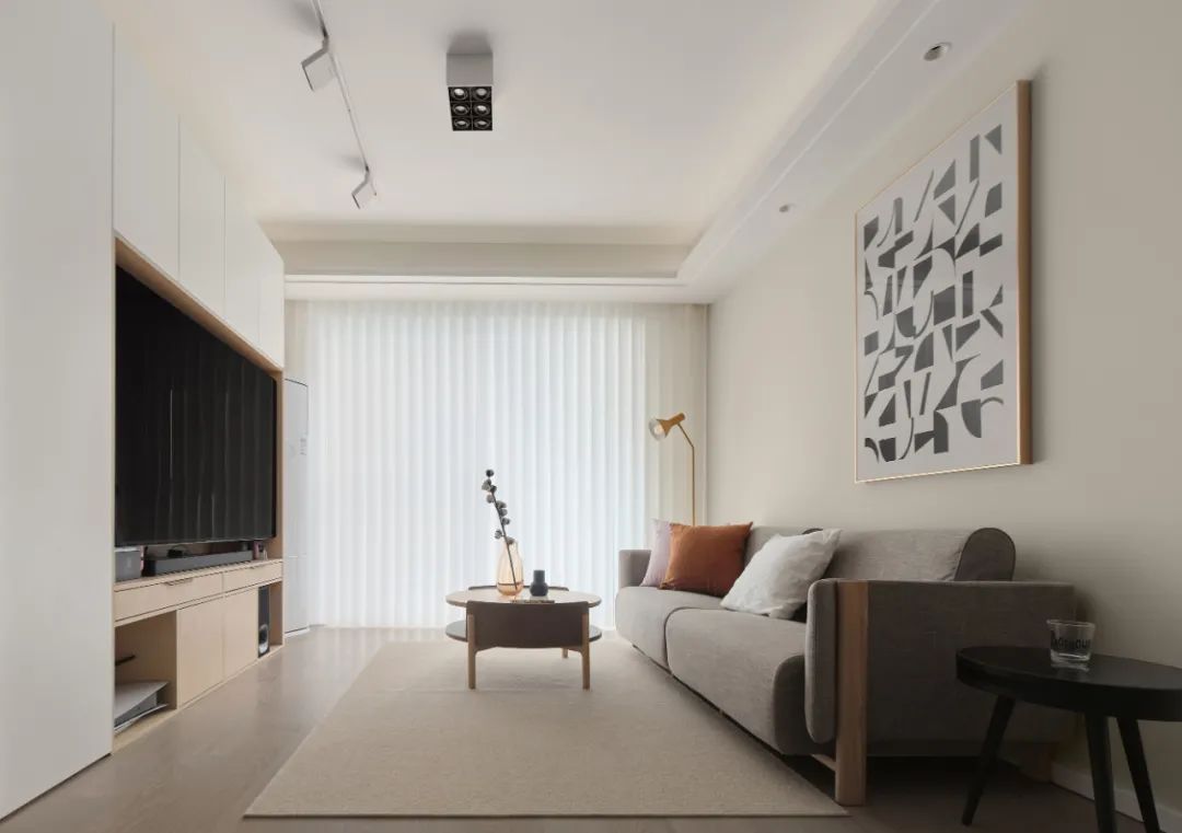 這套房子目前主要是我和老公兩個人住，三居對于未來的我們來說是剛需，希望舒適和簡約的同時不失溫馨與實用